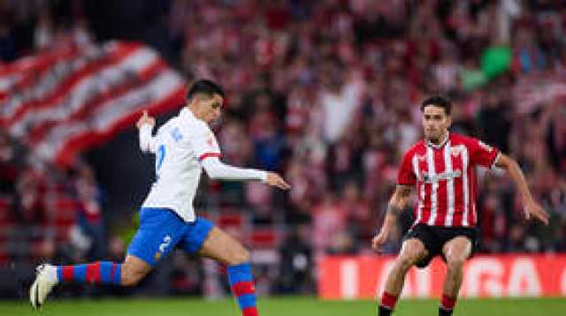 شاهد.. تسديدة من منتصف الملعب كادت أن تأتي بالتقدم لبرشلونة
