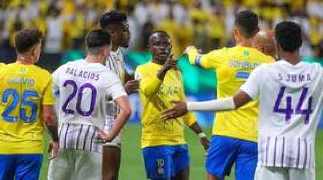 شاهد.. اشتباكات بين لاعبي فريقي النصر والعين وتدخل الأمن