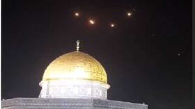 الصواريخ الإيرانية تحلق فوق قبة الصخرة في القدس (فيديوهات)