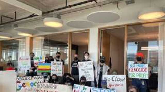 موظفون في 'غوغل' يتظاهرون رفضا للعمل مع إسرائيل (صور + فيديو)