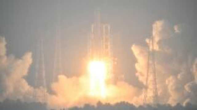 الصين تطلق المسبار Chang'e-6 لجلب التربة من الجانب الآخر للقمر