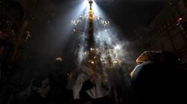 الأرثوذكس الشرقيون يحتفلون بمراسم 'النار المقدسة' في القدس (صور)