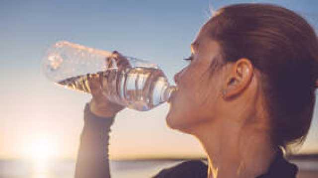 طريقة مثبتة علميا انتشرت عبر 'تيك توك' تخبرك متى تحتاج إلى شرب الماء!