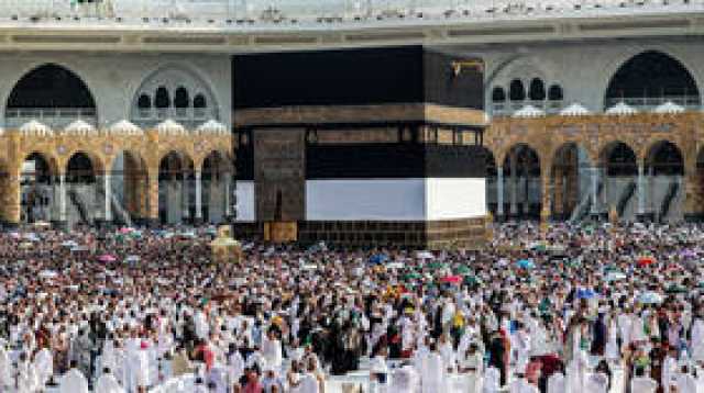 .بالفيديو.. مراسم تسليم مفتاح الكعبة المشرفة للشيخ عبدالوهاب الشيبي السادن الـ78 في تاريخها