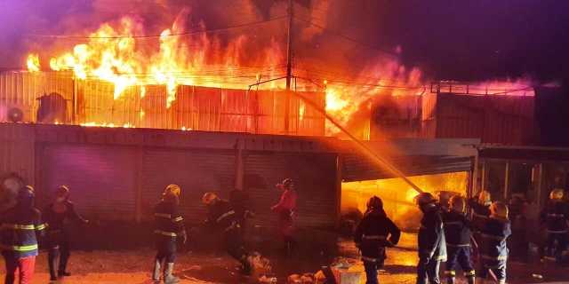 اندلاع حريق داخل سوق الكيارة في مدينة الصدر