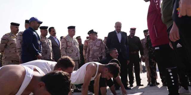 بالصور.. وزير الدفاع يشرف على إجراء الفحوصات الطبية والبدنية للمتطوعين الجدد