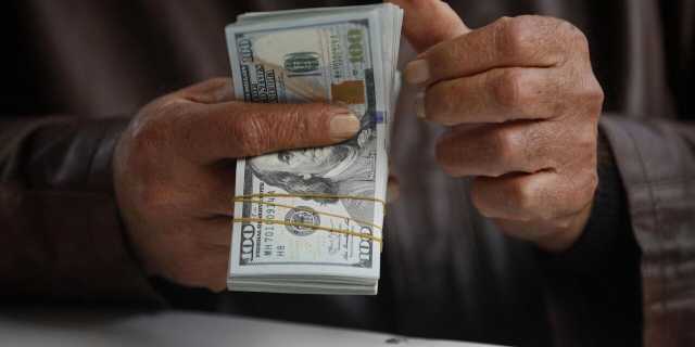 ارتفاع أسعار الدولار في بغداد مع اغلاق البورصة