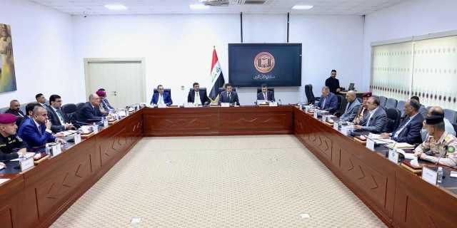 الاعرجي وقيادات أمنية في اجتماع لمناقشة إعادة تأهيل السجناء وتغيير افكارهم