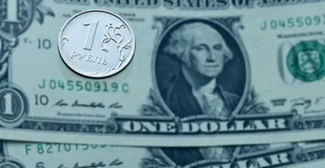 الروبل الروسي يتراجع إلى أكثر من 100 مقابل الدولار
