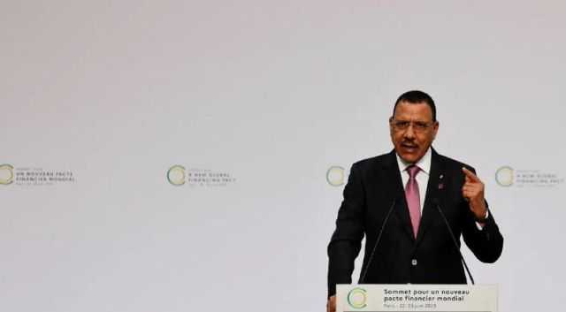 انقلابيو النيجر يهددون بقتل الرئيس المخلوع حال أي تدخل عسكري