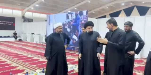 بالفيديو.. السيد مقتدى الصدر يحضر إلى مضيف آل الصدر بالنجف