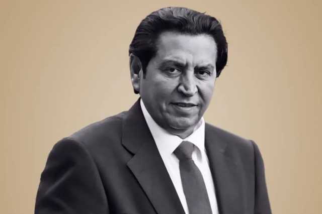 بالفيديو.. نقل جثمان الشاعر الراحل كريم العراقي بطائرة خاصة من مطار أبو ظبي في الإمارات إلى العراق
