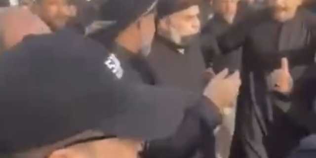 بالفديو.. السيد الصدر يذهب سيراً على الاقدام الى مرقد الامام علي (ع) بمناسبة وفاة النبي (ص)
