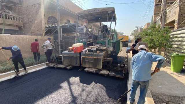 بغداد.. دائرة المشاريع تُكسي أزقة منطقة الغزالية بمادة الاسفلت