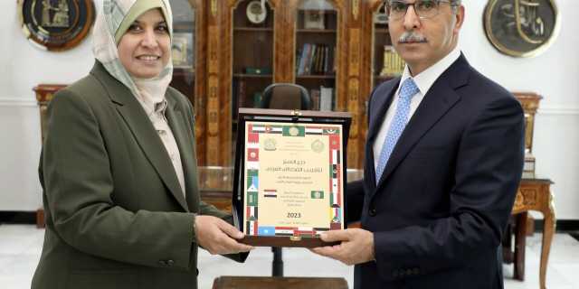 القاضي زيدان يتسلم درع التميز للتدريب القضائي العربي