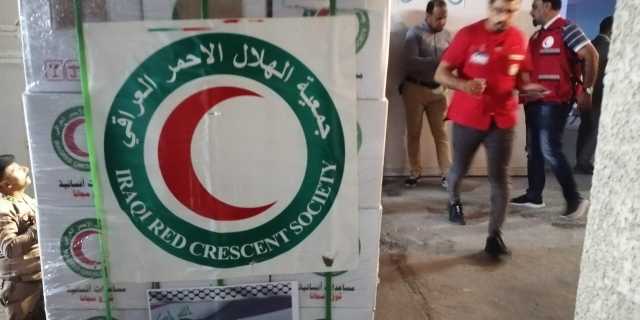 نقل الدفعة الاولى من المساعدات العراقية الى مطار بغداد تمهيداً لارسالها الى غزة