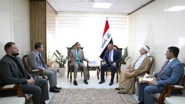 وزير الداخلية و رئيس الوقف السني يبحثان مكافحة “الظواهر الدخيلة”