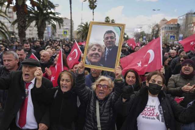 ‏الشارع التركي يغلي مع استمرار احتجاز رئيس بلدية إسطنبول و.أردوغان يتمسك بعدم الاستسلام أمام الاحتجاجات .