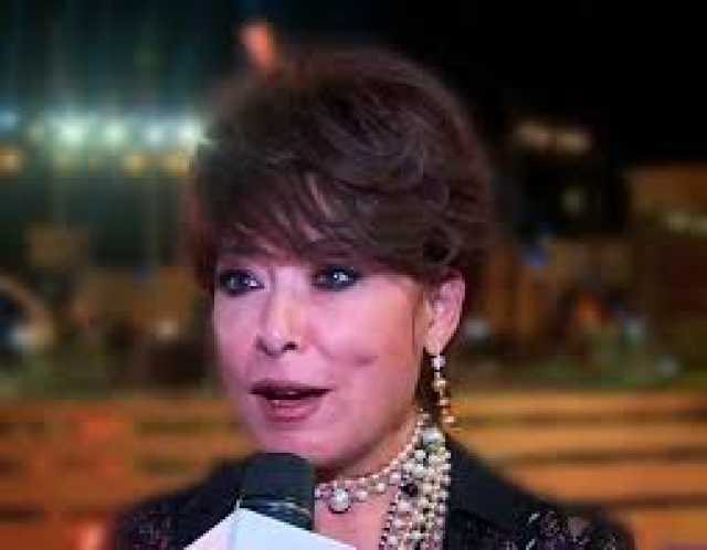 أنوشكا: التمثيل أخذني من الغناء واشتقت لوقفة المسرح