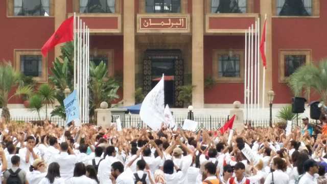 الحكومة: مغالطات تحيط بملف طلبة الطب