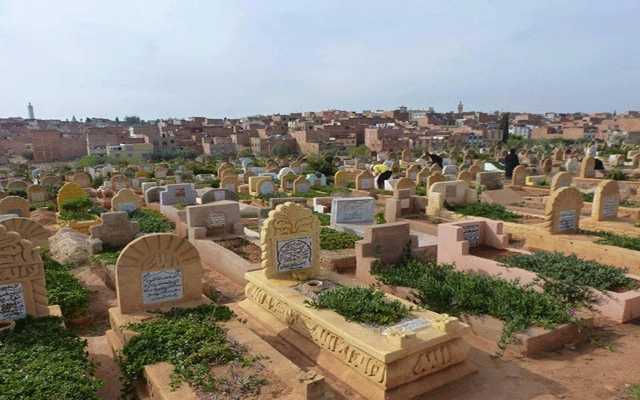 مقابر الدارالبيضاء غير قادرة على استيعاب 70 وفاة يومياً.. التوفيق : موتى المغاربة يحتاجون 100 هكتار كل عام