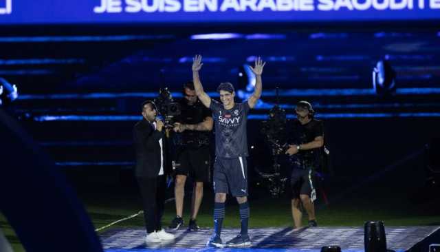 فيديو. جماهير الهلال السعودي تخصص إستقبال جماهيري غفير وأسطوري لحارس مرمى أسود الأطلس