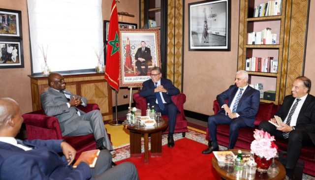 رئيس الحكومة يجري مباحثات مع المدير العام للمراكز الإفريقية لمكافحة الأمراض والوقاية منها بمراكش