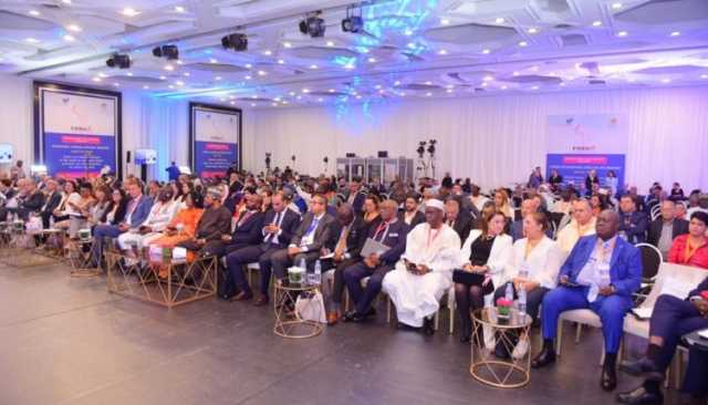 العبدي مكمل بالموظفين وعمال النظافة…وزراء الحكومة يقاطعون منتدى العبدي المستنسخ والوالي اليعقوبي يغادر حفل الإفتتاح