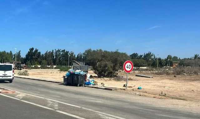 الأزبال والكلاب الضالة تشوه مدخل الصويرة ومجلس المدينة يتجاهل مطالب الساكنة