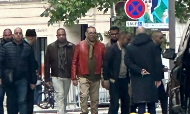 جلالة الملك محمد السادس يظهر في شوارع باريس