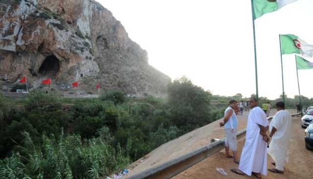 إسبانيا تحذر رعاياها من الإقتراب من الحدود الجزائرية وتستثني المغرب