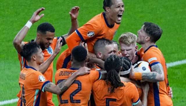 هولندا تقلب الطاولة على تركيا وتبلغ نصف نهائي اليورو