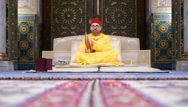 جلالة الملك يواصل حصص التأهيل الوظيفي عقب العملية الجراحية على الكتف ويراجعه أنشطته خلال رمضان