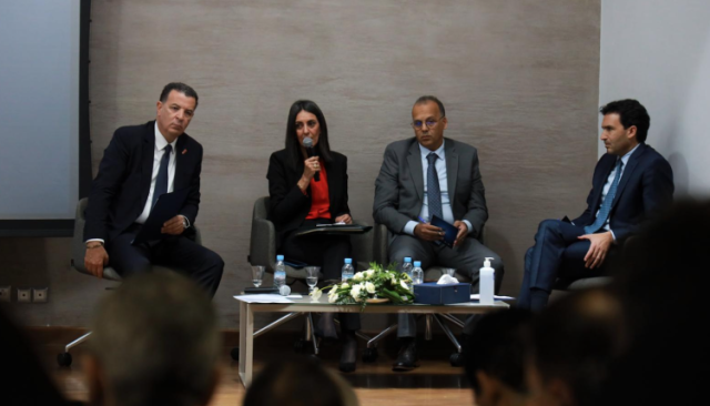 وزيرة المالية تطالب شركة لعلج بأداء ديون الشركات الصغرى و كونفدرالية المقاولات تسحب الثقة من فريق الباطرونا بالبرلمان