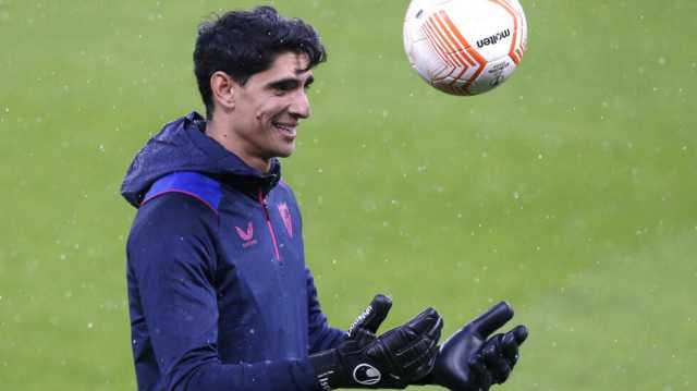 الهلال السعودي يعلن تعاقده رسميا مع الحارس المغربي ياسين بونو من إشبيلية الإسباني