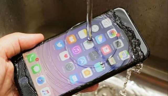 شركة آبل تخطط لإنتاج آيفون مقاوم للماء