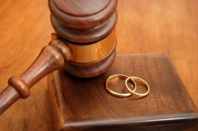 تكلف بملف تطليقها للشقاق.. تفاصيل ربط قاض علاقة غير شرعية مع سيدة نتج عنها حمل