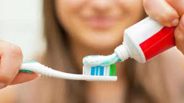 خطأ أثناء تنظيف الأسنان يزيد من اصفرارها
