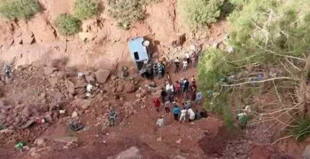 فاجعة طرقية جديدة.. انقلاب سيارة للنقل المزدوج نواحي دمنات يودي بحياة 24 شخصا