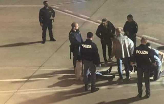 كانوا مرحلين من تركيا.. إحباط فرار 17 مغربيا من طائرة هبطت اضطراريا في مطار روما