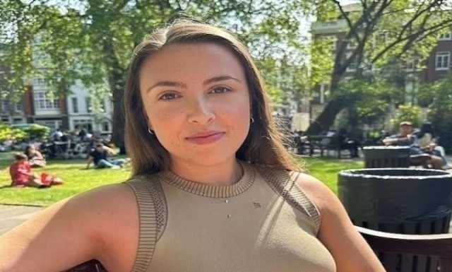 تصاب بجلطة دموية في ساقها بعد أن أمضت ساعات طويلة وهي نائمة على متن طائرة!