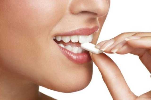 احذروا.. عواقب غريبة لابتلاع العلكة