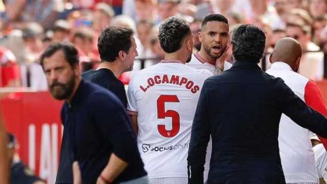 مدرب إشبيلية يعلق على واقعة شجاره مع النصيري