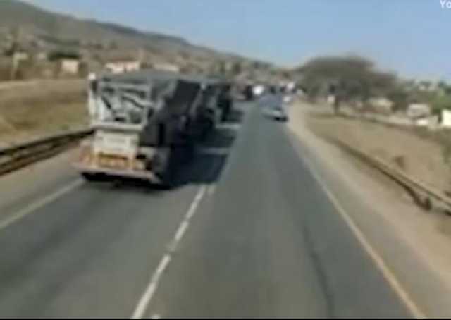 بالفيديو.. حادث شاحنة مروع يودي بحياة 18 تلميذاً في جنوب أفريقيا