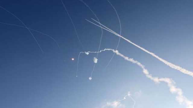 القسام تقصف تل أبيب برشقة كبيرة من الصواريخ
