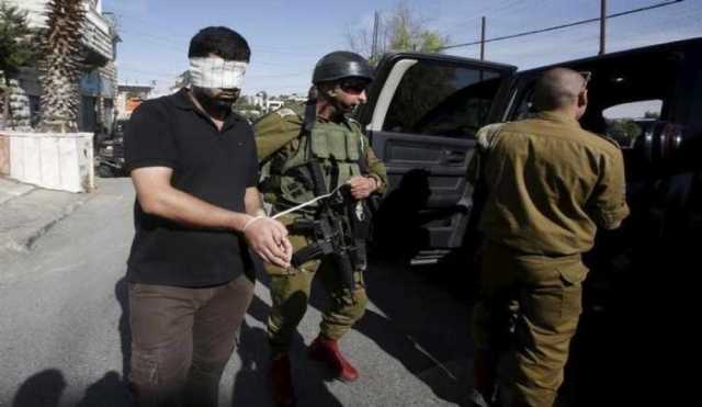 الاحتلال يعتقل شقيقين خلال اقتحام بيت أمر
