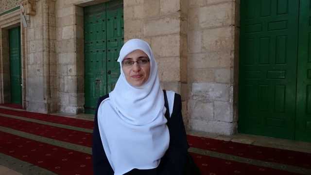 الاحتلال يجدد منع المرابطة هنادي الحلواني من التواصل مع شخصيات