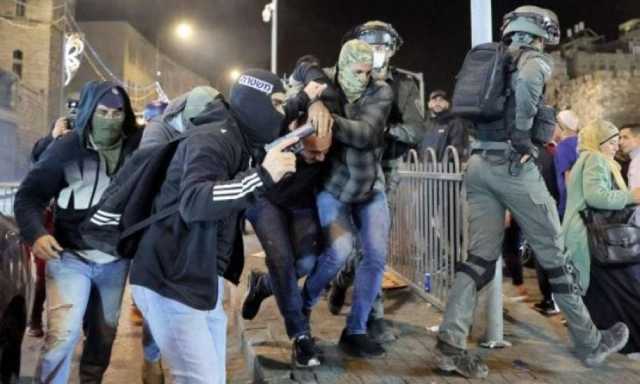 الاحتلال يعتدي على شاب ويعتقله في القدس