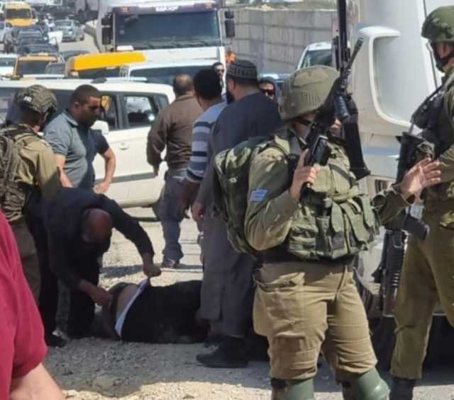 الاحتلال يفتش منازل في قرية المنيا جنوب شرقي بيت لحم