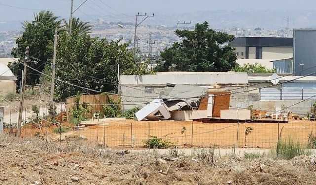 الاحتلال يسلم أوامر إخلاء وهدم لمحلات ومخازن في الطيرة